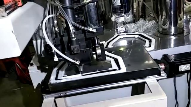 Автоматическая установка нанесения клея (1731)