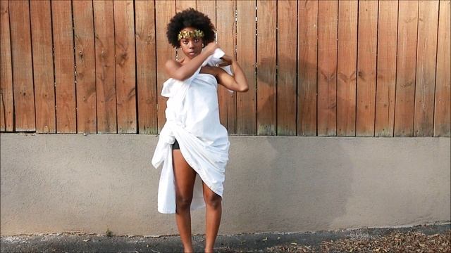 HOW TO TIE A TOGA | 3 WAYS смотреть онлайн