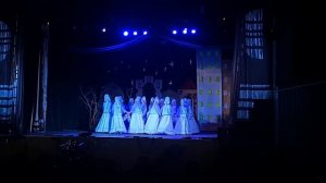 Танцевальный коллектив "Держи фасон" ДК "Заперевальный"  Гляжу в озера синие