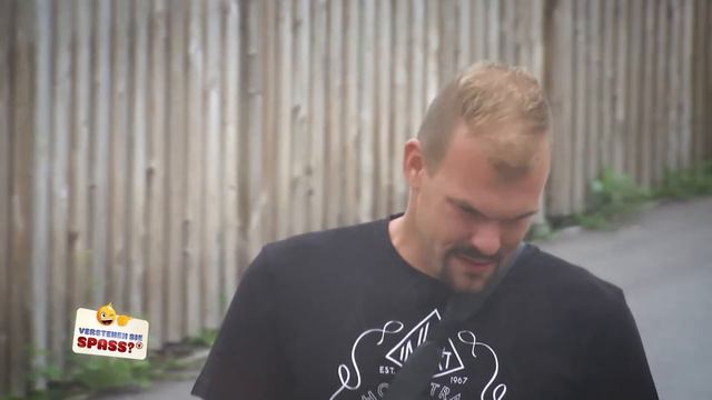 Auto crasht in Hauswand | Verstehen Sie Spaß? смотреть онлайн