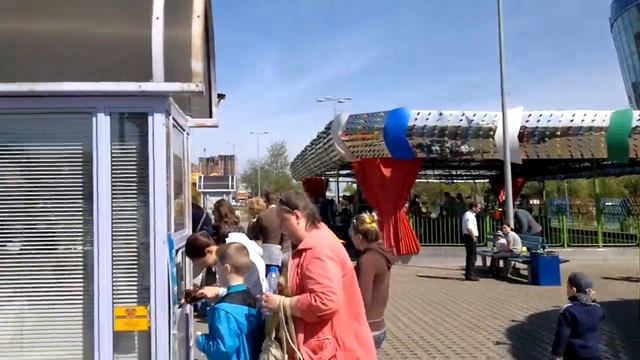 Аттракцион "Сумасшедшая Лодка" смотреть онлайн