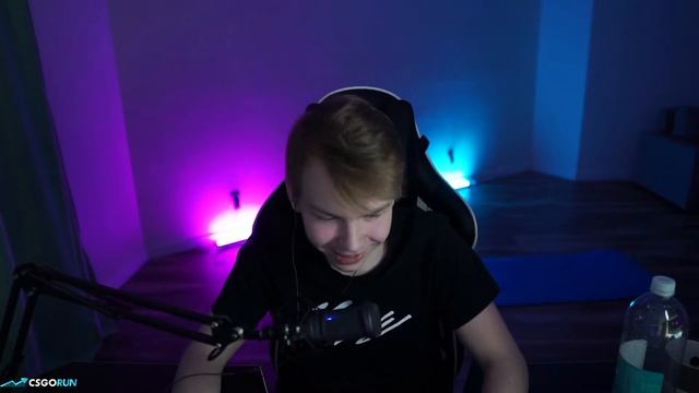 СТРОГО ЗАШЕЛ К ЭВЕЛОНУ ПЕРЕДАТЬ ПРИВЕТ смотреть онлайн