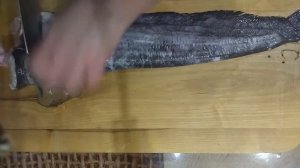 Чистим СОМА от слизи без хитростей. Вкусный ЖАРЕНЫЙ СОМ!!!