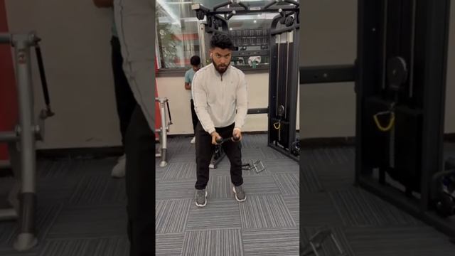 WORKOUT MINI VLOG IN @AbsFitnessAndWellnessClub |SHOULDERS & BICEPS | смотреть онлайн