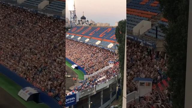 Волна футбольных болельщиков Факела на стадионе в Воронеже смотреть онлайн