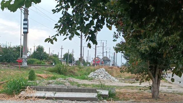 Электровоз ЭП1П-035 с пассажирским поездом №661 Нальчик-Новороссийск