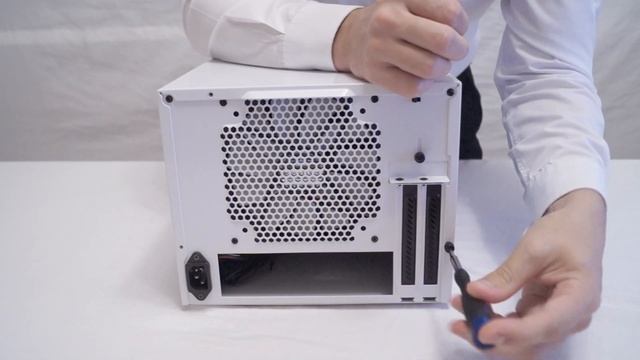 Fractal Design Node 304 White Mini-ITX SFF Case Unboxing -Hal Thompson смотреть онлайн