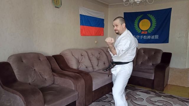 Кихон 17 ( Шуто учи щелчок, учи уке, маваши гери) смотреть онлайн