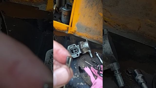 JCB 3cx замена насоса подкачки топлива и толкателя . смотреть онлайн