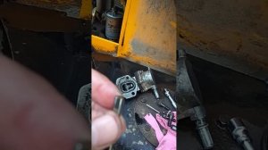 JCB 3cx замена насоса подкачки топлива и толкателя .