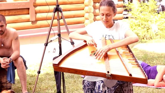 ЕЛЕНА ХОРОШЕВСКАЯ ИГРАЕТ НА ГУСЛЯХ смотреть онлайн