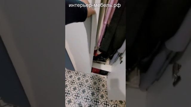 Встроенный трехдверный распашной шкаф в прихожую от пола до потолка смотреть онлайн