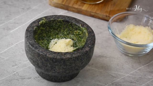 Como hacer SALSA PESTO 🍃 auténtica [ y versión en licuadora ] смотреть онлайн