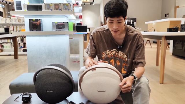 Trên tay Harman Kardon Onyx Studio 8 - Bình cũ, rượu mới смотреть онлайн