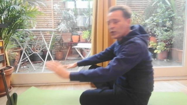 Pilates en français Travail des abdos, des fessiers en 20 min смотреть онлайн