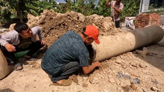 Animal Expert Helps Villagers Catch 6 Giant Pythons | Fishing TV смотреть онлайн