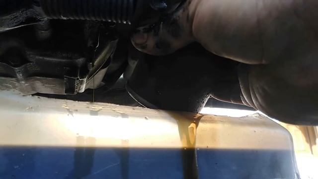 mastorakos:Changing oil on honda vlx steed 400. смотреть онлайн