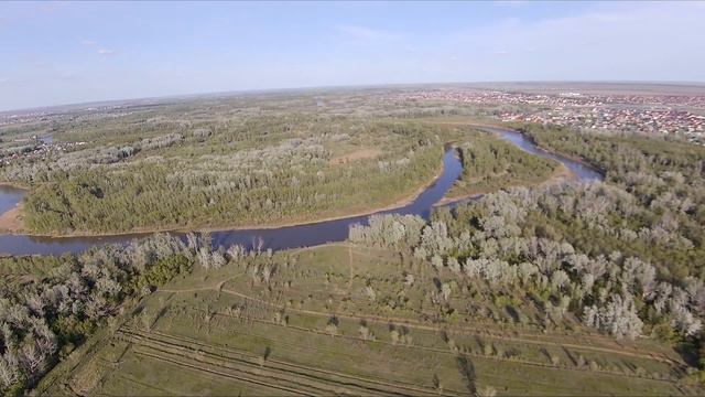 Просто релакс от fpv-полетов на коптере / fpv flights over the river смотреть онлайн