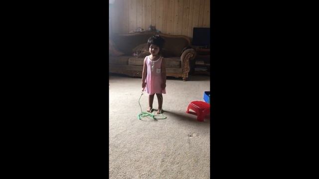 #funnybabyjumping#jumpropeforkids cute baby trying to learn how to jump rope | 2020 смотреть онлайн