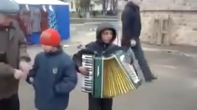 Бездомные ребятишки ! поют так аж слезы на глазах!голоса супер 2 смотреть онлайн