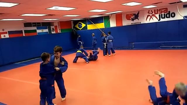 Детское дзюдо в США Дети 6 8 лет Приемы и свободная борьба в стойке 12 января 2017 г смотреть онлайн