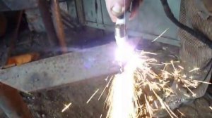Робота самодельной горелки плазмореза ГУТ40.
