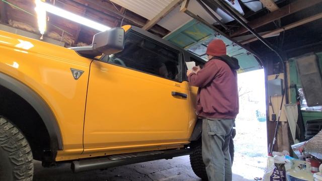 I can BREAK INTO your new FORD BRONCO. EXPLOITING a 40 YEAR OLD security risk. смотреть онлайн