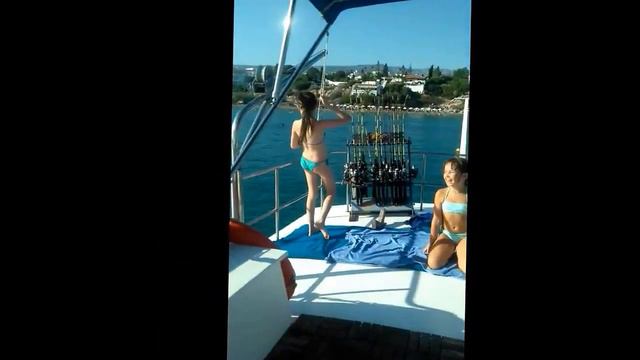 VLOG:КАТАЕМСЯ НА ЯХТЕ смотреть онлайн