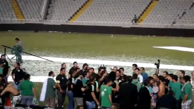 OMONOIA FIESTA lemonis peta to tropaio stin perifrourisi смотреть онлайн