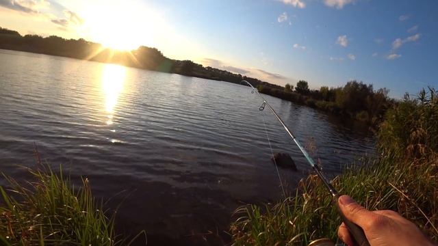 ??Активный клёв щуки на блесну / ловля щуки на спиннинг с берега смотреть онлайн