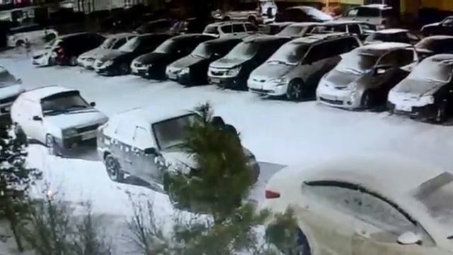 Столичного вора зафиксировали камеры видеонаблюдения смотреть онлайн