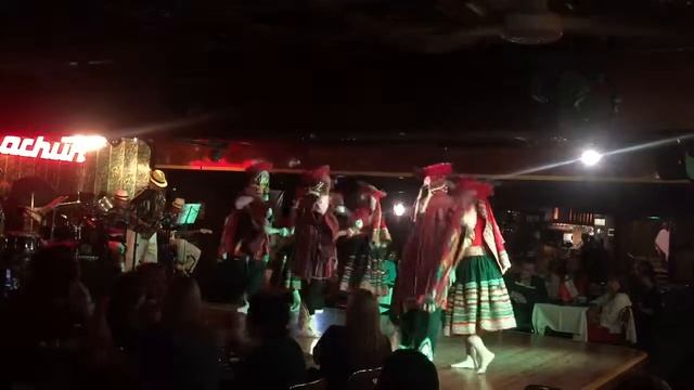 Традиционный перуанский танец: ресторан Sachun, Мирафлорес. Baile típico peruano. смотреть онлайн
