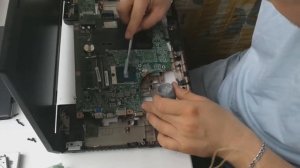 Ремонт ноутбука Lenovo B590 / Разборка / Чистка от пыли замена термопасты / Часть 2