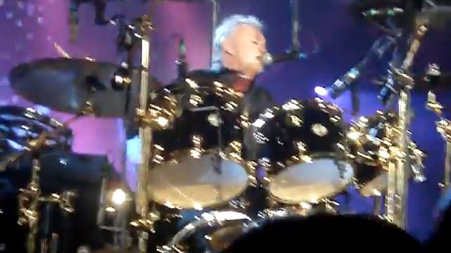 Queen + Paul Rodgers - A Kind Of Magic live in Cardiff 14/10/08 смотреть онлайн