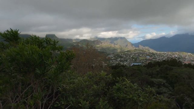 20220515 1556 Vue CILAOS depuis roche merveilleuse GOPRO8 EV-1.5 2.7k60 netteté low смотреть онлайн