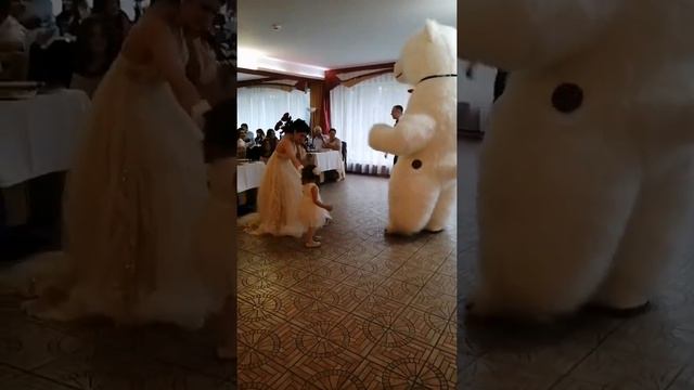 Ах эта свадьба, пела и плясала и Тишка новобрачных поздравлял🎉🎂👩❤️👨 смотреть онлайн