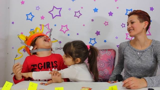 Сумасшедшая корона! Или поймай еду если сможешь супер веселая игра на канале KARAZYAKA смотреть онлайн