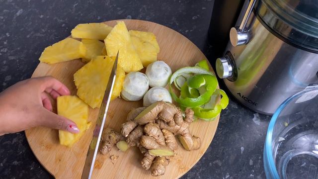 Pineapple, Ginger and Lime Juice || Cleanse the body and feel great! смотреть онлайн