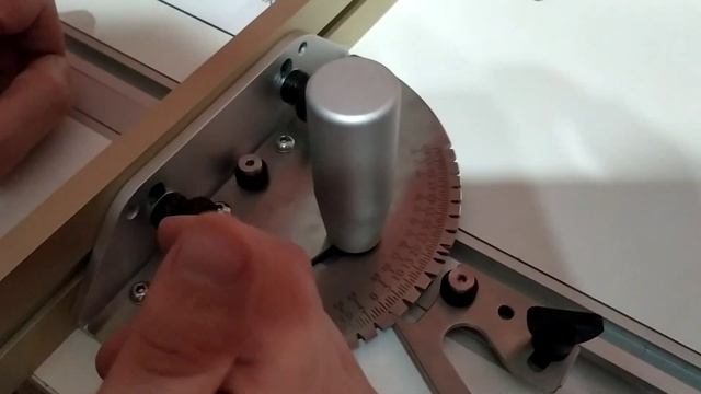 Доработка углового упора (транспортира) для фрезерных столов и циркулярных пил от Wnew. смотреть онлайн