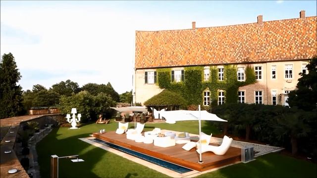 Автоматическая сдвижная терраса и покрытие для бассейна TROPICA HOLZDECK смотреть онлайн