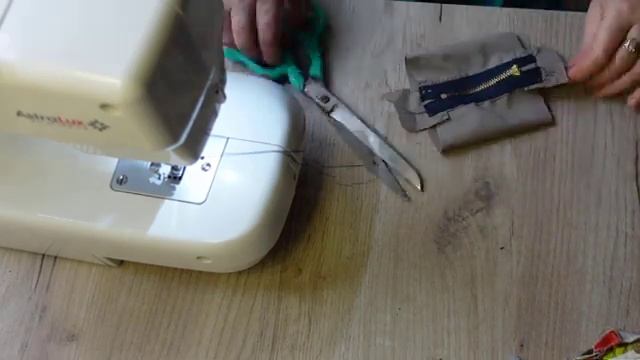 Сшила из ненужных отходов арома-подушки-брелки. можно повесить в машине положить в шкаф и так далее смотреть онлайн