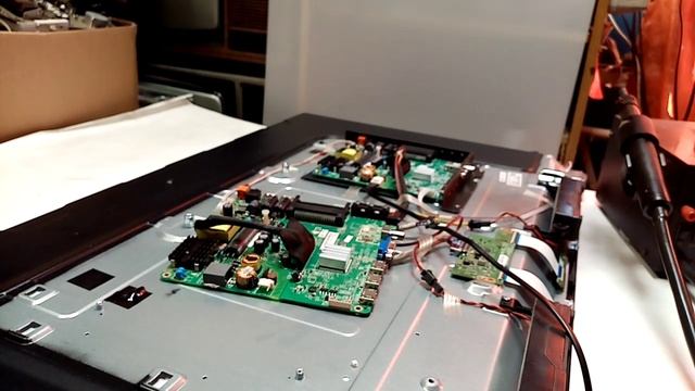 Телевизор PANASONIC TX-43DR300ZZ не включается. смотреть онлайн
