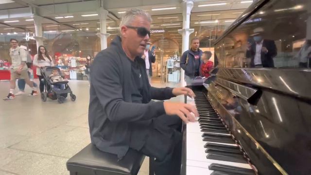 Surprising A The French Lady Sitting By The Piano смотреть онлайн