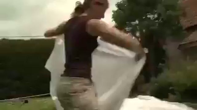 Выкопали бассейн в огороде за час смотреть онлайн