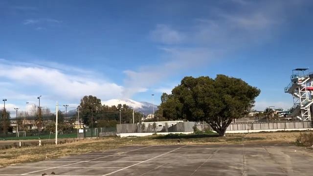 На Сицилии началось извержение вулкана Этна!!! Повышенная радиация!!!! смотреть онлайн