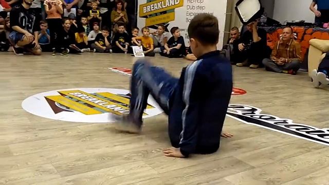 ВЯТКА FUNK 2 - Фест по брейк-дансу, г. Киров. Дэн vs Алиса Top 8 смотреть онлайн