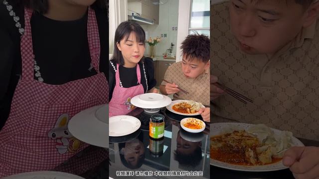 Why Is This Husband So Bad, He Didn't Give Me A Bite Of The Food I Cooked And Took It All Away! смотреть онлайн