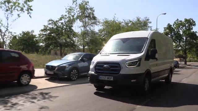 Con la Ford E-Transit de reparto.Reportaje Electromovilidad смотреть онлайн