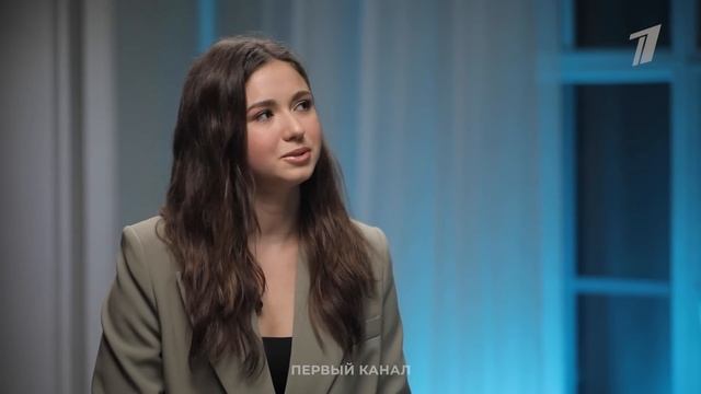 Камила Валиева смотрит свое первое интервью Первому каналу. Что изменилось за четыре года?