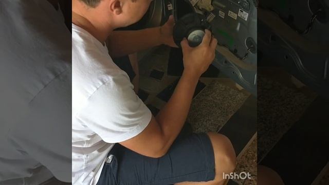 Substituição dos alto-falantes de porta do Focus MK 2,5 смотреть онлайн